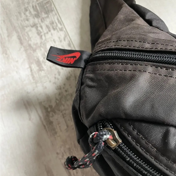 Vintage Nike 90’s Sling Bag Messenger Y2K Swoosh fanny pack NIKE JORDAN bulls - Picture 5 of 16